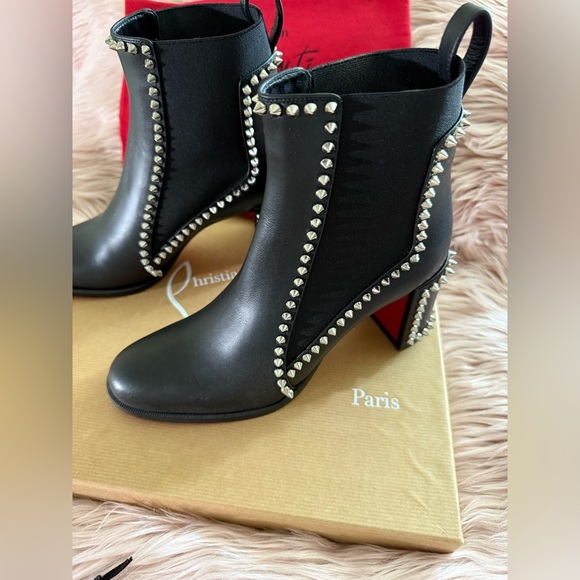 CHRISTIAN LOUBOUTIN
Out Line Spikes leather ankle boots size 37 - Picture 6 of 16